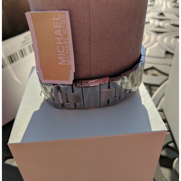 NWT Authentic Michael Kors Silver Runway Watch - Picture 4 of 5